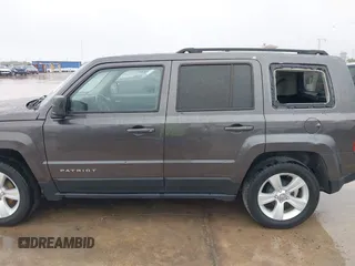 2016 Jeep Patriot Latitude z VIN 1C4NJPFB7GD682060, wystawiony jako IAAI lot #41898444 z przebiegiem 67 717 mil mil oraz . Historia ofert i sprzedaży dostępna na DreamBid. Obrazek 14.