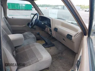 1992 Ford Ranger with VIN 1FTCR10A9NUD12285, listed as a IAAI auction lot 42143170 with 29,380 mi miles and . Bid and sale history available at DreamBid. Image 8.