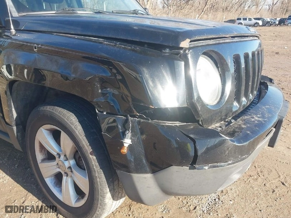 2016 Jeep Patriot Sport with VIN 1C4NJPBA6GD575594, listed as a IAAI auction lot 41114650 with 999,999 mi miles. Bid and sale history available at carsss.com. Image 12.