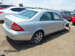 2003 Mercedes-Benz C 240 z VIN WDBRF61JX3E014283, wystawiony jako IAAI lot #42374919 z przebiegiem 181 694 mil mil oraz . Historia ofert i sprzedaży dostępna na DreamBid. Obrazek 4.