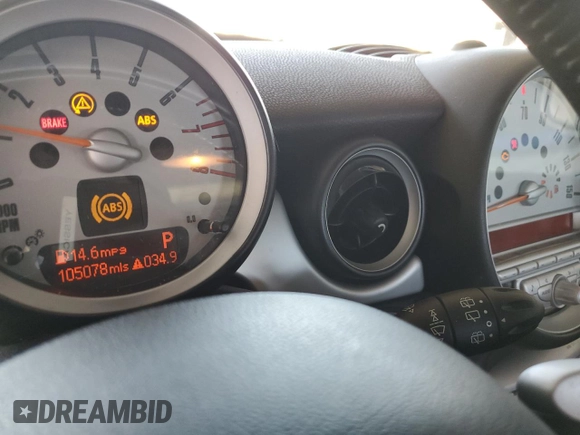 2007 MINI Hardtop with VIN WMWMF33587TT50877, listed as a Copart auction lot 63683795 with 105,078 mi miles and Clean title. Bid and sale history available at DreamBid. Image 9.