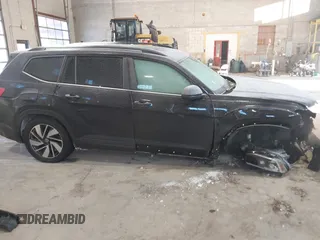 2024 Volkswagen Atlas SE z VIN 1V2KR2CA2RC504915, wystawiony jako IAAI lot #41417206 z przebiegiem 39 238 mil mil oraz . Historia ofert i sprzedaży dostępna na DreamBid. Obrazek 13.