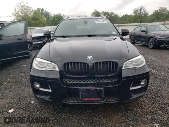 2013 BMW X6 xDrive50i z VIN 5UXFG8C55DL591991, wystawiony jako Copart lot #58042525 z przebiegiem 144 370 mil mil oraz Czysty tytuł • Clean title. Historia ofert i sprzedaży dostępna na DreamBid. Obrazek 5.