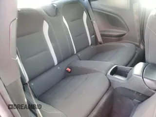 2021 Chevrolet Camaro 1LS z VIN 1G1FB1RX6M0137372, wystawiony jako Copart lot #43412985 z przebiegiem 33 103 mil mil oraz Szkoda całkowita • Salvage title. Historia ofert i sprzedaży dostępna na DreamBid. Obrazek 10.