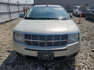 2007 Lincoln MKX z VIN 2LMDU88C47BJ24008, wystawiony jako Copart lot #60065225 z przebiegiem 157 038 mil mil oraz Czysty tytuł • Clean title. Historia ofert i sprzedaży dostępna na DreamBid. Obrazek 5.