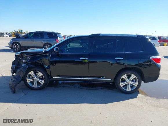 2013 Toyota Highlander Limited with VIN 5TDYK3EHXDS136734, listed as a IAAI auction lot 40932374 with 51,025 mi miles. Bid and sale history available at carsss.com. Image 14.