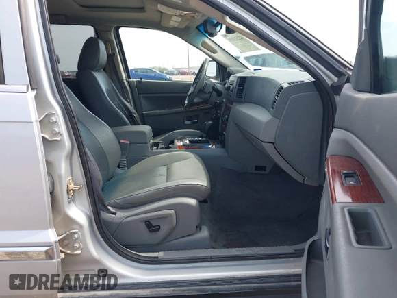 2006 Jeep Grand Cherokee Limited with VIN 1J4HR582X6C228200, listed as a IAAI auction lot 42231419 with 138,291 mi miles and . Bid and sale history available at DreamBid. Image 5.