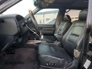 2002 Infiniti QX4 with VIN JNRDR09X92W210247, listed as a Copart auction lot 84913164 with 160,938 mi miles and Salvage Title. Bid and sale history available at DreamBid. Image 7.