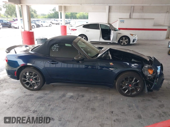 2019 FIAT 124 Spider Lusso z VIN JC1NFAEK6K0142695, wystawiony jako IAAI lot #42683013 z przebiegiem 33 559 mil mil oraz . Historia ofert i sprzedaży dostępna na DreamBid. Obrazek 13.