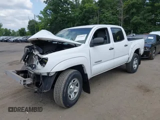 2007 Toyota Tacoma PreRunner z VIN 5TEJU62N77Z327977, wystawiony jako IAAI lot #42450935 z przebiegiem 140 983 mil mil oraz . Historia ofert i sprzedaży dostępna na DreamBid. Obrazek 2.