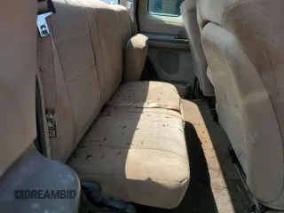 2002 Ford F-250 XL z VIN 1FTNX21F92EA00598, wystawiony jako Copart lot #58231845 z przebiegiem 178 784 mil mil oraz Szkoda całkowita • Salvage title. Historia ofert i sprzedaży dostępna na DreamBid. Obrazek 11.