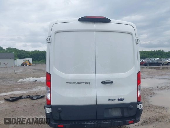 2019 Ford Transit z VIN 1FTYR2CM1KKA28111, wystawiony jako IAAI lot #42439960 z przebiegiem 116 173 mil mil oraz . Historia ofert i sprzedaży dostępna na DreamBid. Obrazek 16.