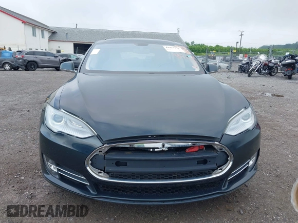 2013 Tesla Model S z VIN 5YJSA1DN2DFP07738, wystawiony jako IAAI lot #42433771 z przebiegiem 71 606 mil mil oraz . Historia ofert i sprzedaży dostępna na DreamBid. Obrazek 6.