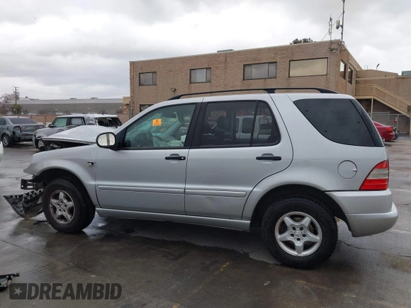 2001 Mercedes-Benz M 320/430/500 with VIN 4JGAB54E61A237617, listed as a IAAI auction lot 41788348 with 178,752 mi miles and . Bid and sale history available at DreamBid. Image 14.