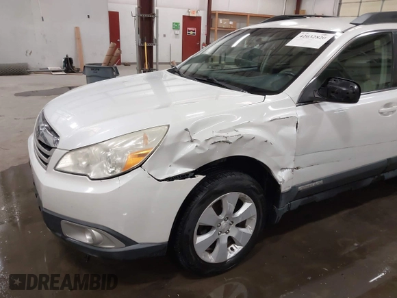 2011 Subaru Outback 2.5i Prem AWP with VIN 4S4BRBCC2B3442565, listed as a IAAI auction lot 42032820 with 207,677 mi miles. Bid and sale history available at carsss.com. Image 6.