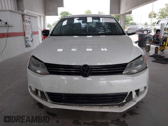 2014 Volkswagen Jetta SE z VIN 3VWD17AJ3EM265396, wystawiony jako IAAI lot #42434771 z przebiegiem 114 931 mil mil oraz . Historia ofert i sprzedaży dostępna na DreamBid. Obrazek 12.
