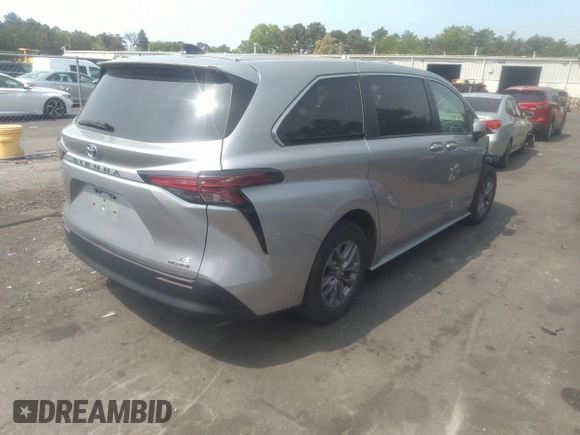 2021 Toyota Sienna LE with VIN 5TDKRKEC3MS029220, listed as a IAAI auction lot 36679138 with 60,424 mi miles. Bid and sale history available at carsss.com. Image 4.
