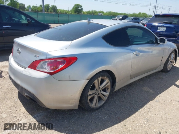 2012 Hyundai Genesis Coupe Premium z VIN KMHHT6KD1CU077921, wystawiony jako IAAI lot #42088927 z przebiegiem 188 023 mil mil oraz . Historia ofert i sprzedaży dostępna na DreamBid. Obrazek 4.