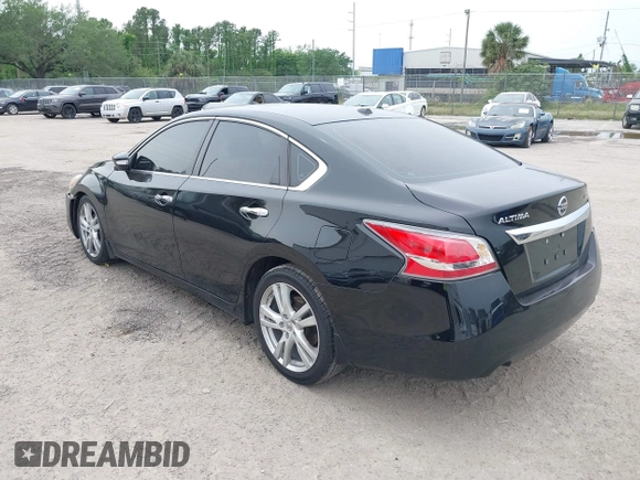 2015 Nissan Altima SL z VIN 1N4BL3AP8FC214826, wystawiony jako IAAI lot #39070354 z przebiegiem 84 949 mil mil oraz . Historia ofert i sprzedaży dostępna na DreamBid. Obrazek 3.