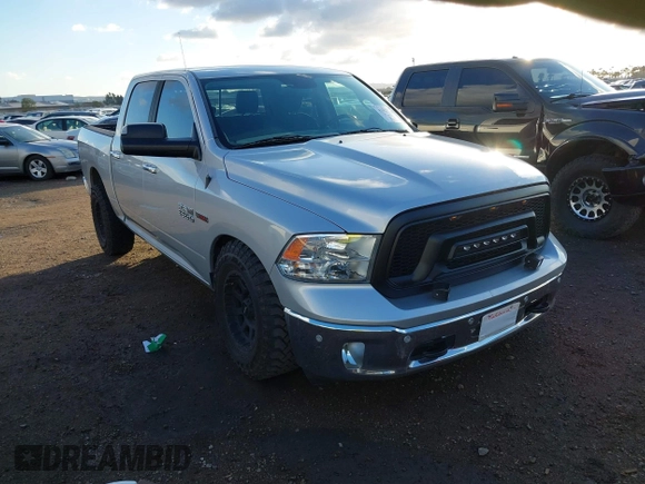 2015 Ram 1500 Big Horn z VIN 1C6RR7LM1FS728001, wystawiony jako IAAI lot #41421255 z przebiegiem 125 037 mil mil oraz . Historia ofert i sprzedaży dostępna na DreamBid. Obrazek 1.