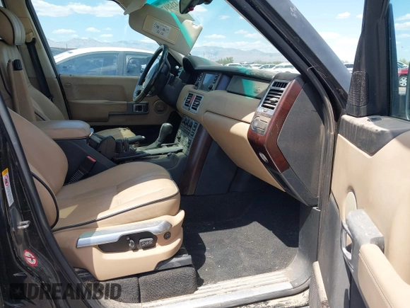2005 Land Rover Range Rover z VIN SALMF11445A197370, wystawiony jako IAAI lot #42129179 z przebiegiem Nie podano mil oraz . Historia ofert i sprzedaży dostępna na DreamBid. Obrazek 8.