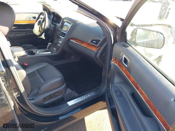 2018 Lincoln MKT with VIN 2LMHJ5NK7JBL00156, listed as a IAAI auction lot 41669010 with 345,661 mi miles. Bid and sale history available at carsss.com. Image 5.