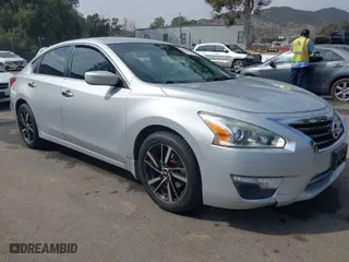 2013 Nissan Altima 2.5 SV with VIN 1N4AL3AP9DN469451, listed as a IAAI auction lot 42046585 with 146,898 mi miles. Bid and sale history available at carsss.com. Image 1.