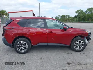 2023 Nissan Rogue SV z VIN 5N1BT3BA7PC684265, wystawiony jako IAAI lot #42083059 z przebiegiem 28 570 mil mil oraz . Historia ofert i sprzedaży dostępna na DreamBid. Obrazek 14.