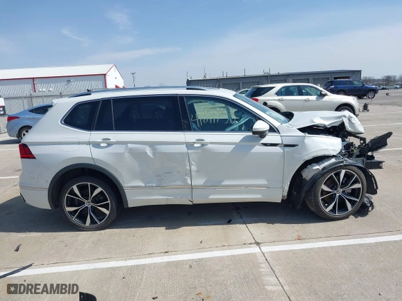 2022 Volkswagen Tiguan SEL R-Line with VIN 3VV4B7AX5NM109074, listed as a IAAI auction lot 41811750 with 29,069 mi miles. Bid and sale history available at carsss.com. Image 14.