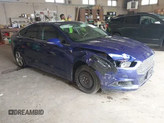 2015 Ford Fusion SE z VIN 1FA6P0H70F5105808, wystawiony jako IAAI lot #42133372 z przebiegiem 121 413 mil mil oraz . Historia ofert i sprzedaży dostępna na DreamBid. Obrazek 1.