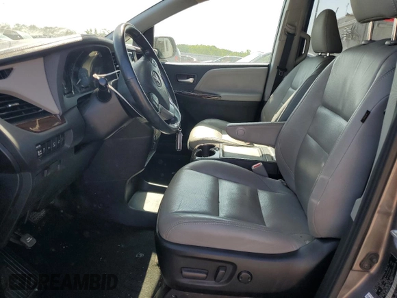 2018 Toyota Sienna XLE с VIN 5TDDZ3DC0JS196792, выставлен на аукционе Copart как лот 57250445 с пробегом 146 479 миль миль и Списание • Salvage title. История ставок и продаж доступна на DreamBid. Изображение 7.