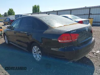 2012 Volkswagen Passat S z VIN 1VWAP7A3XCC003957, wystawiony jako IAAI lot #42416235 z przebiegiem 126 078 mil mil oraz . Historia ofert i sprzedaży dostępna na DreamBid. Obrazek 3.
