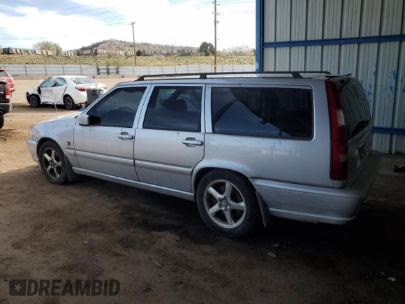 1998 Volvo V70 с VIN YV1LW5247W2528554, выставлен на аукционе Copart как лот 52813945 с пробегом 225 908 миль миль и Чистый • Clean title. История ставок и продаж доступна на DreamBid. Изображение 2.