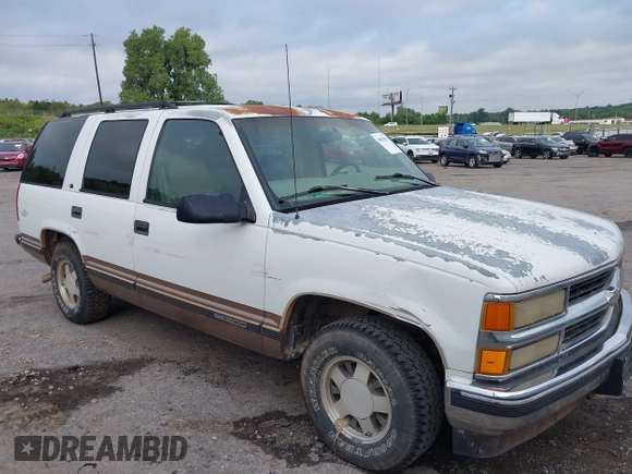 1997 GMC Yukon with VIN 1GKEC13R8VJ761054, listed as a IAAI auction lot 40070531 with 237,043 mi miles. Bid and sale history available at carsss.com. Image 1.