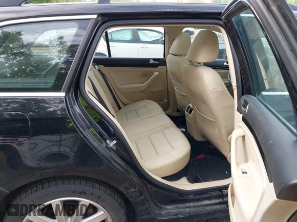 2013 Volkswagen Jetta TDI w/Sunroof & Nav with VIN 3VWPL7AJ7DM691954, listed as a IAAI auction lot 42395456 with 91,331 mi miles and . Bid and sale history available at DreamBid. Image 8.