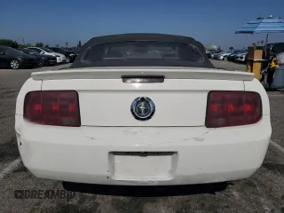 2007 Ford Mustang Deluxe z VIN 1ZVFT84NX75272930, wystawiony jako Copart lot #61072165 z przebiegiem 137 513 mil mil oraz Szkoda całkowita • Salvage title. Historia ofert i sprzedaży dostępna na DreamBid. Obrazek 6.