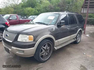 2005 Ford Expedition Eddie Bauer with VIN 1FMFU175X5LA96811, listed as a IAAI auction lot 41942136 with 250,112 mi miles. Bid and sale history available at carsss.com. Image 2.