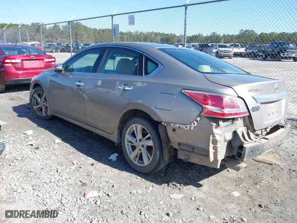 2015 Nissan Altima 2.5 with VIN 1N4AL3AP4FC207125, listed as a IAAI auction lot 41464562 with 141,280 mi miles. Bid and sale history available at carsss.com. Image 3.