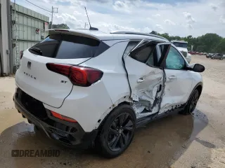 2024 Buick Encore GX Sport Touring с VIN KL4AMESL5RB097673, выставлен на аукционе Copart как лот 54846895 с пробегом 24 731 миль миль и Списание • Salvage title. История ставок и продаж доступна на DreamBid. Изображение 3.