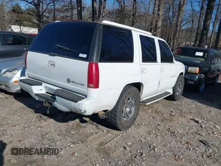 2000 Cadillac Escalade z VIN 1GYEK63R7YR226034, wystawiony jako IAAI lot #41224406 z przebiegiem 293 123 mil mil oraz . Historia ofert i sprzedaży dostępna na DreamBid. Obrazek 4.