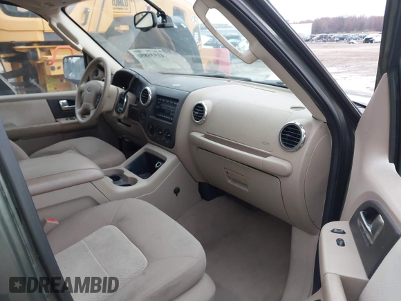 2004 Ford Expedition Special Service with VIN 1FMPU16L64LB74097, listed as a IAAI auction lot 41938850 with 168,436 mi miles. Bid and sale history available at carsss.com. Image 5.