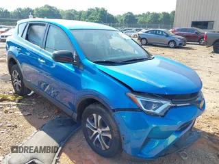 2018 Toyota RAV4 LE z VIN JTMBFREV1JJ719673, wystawiony jako IAAI lot #42572686 z przebiegiem 61 232 mil mil oraz . Historia ofert i sprzedaży dostępna na DreamBid. Obrazek 1.