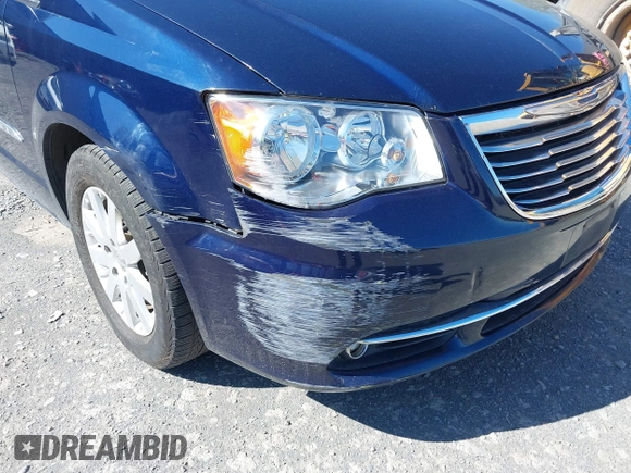 2014 Chrysler Town & Country Touring with VIN 2C4RC1BG5ER365110, listed as a IAAI auction lot 42138323 with 127,424 mi miles. Bid and sale history available at carsss.com. Image 13.