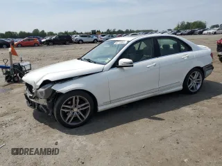 2013 Mercedes-Benz C 250 Sport с VIN WDDGF4HBXDR293035, выставлен на аукционе Copart как лот 60716965 с пробегом 102 726 миль миль и Списание • Salvage title. История ставок и продаж доступна на DreamBid. Изображение 1.