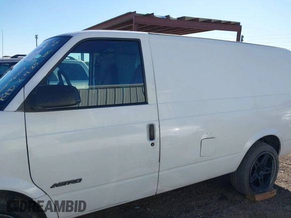 1997 Chevrolet Astro Cargo Van with VIN 1GCDM19WXVB186404, listed as a IAAI auction lot 41634579 with 277,674 mi miles. Bid and sale history available at carsss.com. Image 13.