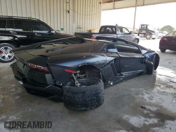 2015 Lamborghini Aventador z VIN ZHWUR1ZD5FLA03450, wystawiony jako Copart lot #53781224 z przebiegiem 8 471 mil mil oraz Szkoda całkowita • Salvage title. Historia ofert i sprzedaży dostępna na DreamBid. Obrazek 3.