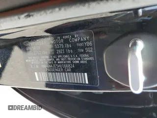 2017 Genesis G80 3.8L z VIN KMHGN4JE5HU166824, wystawiony jako Copart lot #57566075 z przebiegiem 70 248 mil mil oraz Czysty tytuł • Clean title. Historia ofert i sprzedaży dostępna na DreamBid. Obrazek 12.