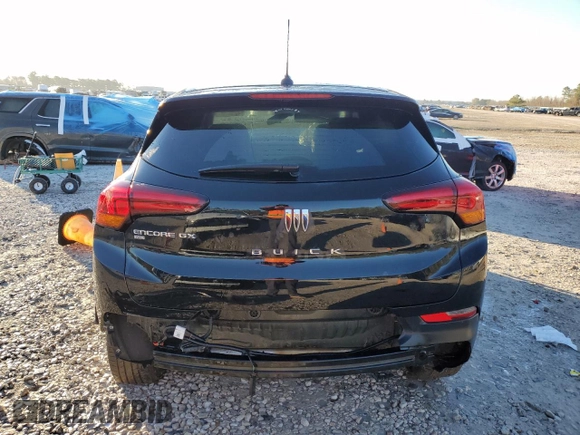 2024 Buick Encore GX Preferred z VIN KL4AMCSL7RB216831, wystawiony jako Copart lot #42343275 z przebiegiem 14 484 mil mil oraz Szkoda całkowita • Salvage title. Historia ofert i sprzedaży dostępna na DreamBid. Obrazek 6.