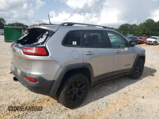 2016 Jeep Cherokee Trailhawk z VIN 1C4PJMBSXGW121272, wystawiony jako Copart lot #61769505 z przebiegiem 119 353 mil mil oraz Szkoda całkowita • Salvage title. Historia ofert i sprzedaży dostępna na DreamBid. Obrazek 3.