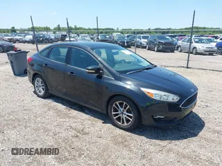 2015 Ford Focus SE z VIN 1FADP3F27FL216870, wystawiony jako IAAI lot #42375299 z przebiegiem 125 202 mil mil oraz . Historia ofert i sprzedaży dostępna na DreamBid. Obrazek 1.